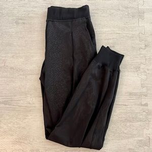 Lululemon Yoga Party Pant Desert Snake Embossed Black. Size 4